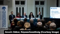 Conferința de presă anuală a Transparency International Ungaria. Fotografie de arhivă. 