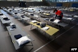 Зал для ночівлі біженців з України в німецькому селі Айхенау поблизу Мюнхена. 23 березня 2022 року