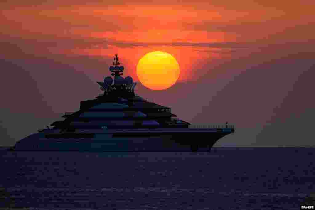 Норд беше купен за 500 милиони долари во 2021 година и се вели дека е во сопственост на Алексеј Мордашов. Норд не е запленет. Наводно, тој ги напуштил Сејшелите на 12 март и се смета дека се упатил кон Далечниот Исток на Русија.