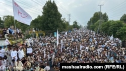 د جولای پر ۱۳مه په خار کې جلسې ته ګڼ خلک ورغلي ول.