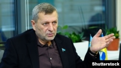 «Незважаючи на (небезпеку), люди в Криму святкують. І наш обов’язок – продовжувати оце святкування наших громадян там, в Криму»