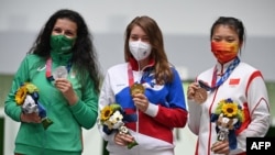 Антоанета Костадинова, Виталина Бацарашкина и Дзян Рансин