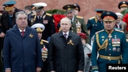 Орусиянын президенти Путин, тажик президенти Эмомали Рахмон, Орусиянын коргоо министри Сергей Шойгу. 9-май, 2021-жыл. 