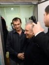 Uzbek President Persuades Cold Citizen That The Heating's Just Fine