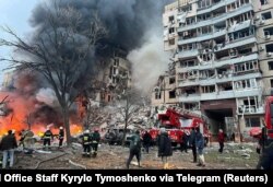 Перший час після ракетного удару... Дніпро, 14 січня 2023 року