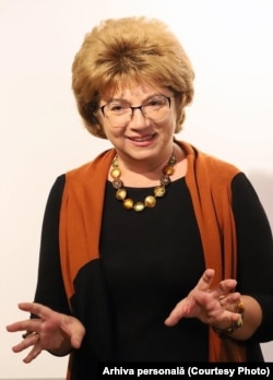 Criticul literar Carmen Mușat este de părere că scriitoarele lipsesc din programa de la limba și literatura română.