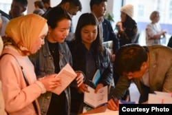 Америкалык жазуучу Рэй Брэдберинин “451 градус фаренгейт” аттуу көркөм чыгармасы кыргызча которулду. 2022-жыл.