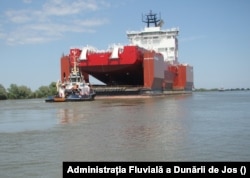 Deși Dunărea are peste 2.400 de kilometri navigabili, Rinul are 883 de kilometri, dar pe acest fluviu se transportă de patru ori mai multă marfă.