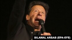 شنونکي وايي عمران خان پر امریکا د تورونو پورې کولو له لارې پر پوځ فشار اچول غواړي - د اپرېل ۱۳مې انځور. 