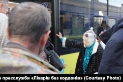 Евакуація поранених мирних жителів