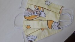 Маски, направени собственоръчно от медицински сестри в болницата в Хасково.