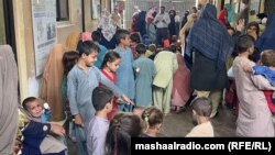 په سیند کې په بندي افغانانو کې ګڼې ښځې او ماشومان هم شامل دي - پخوانی انځور.