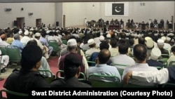 د پوځ له خوا جرګې ته د خبریالانو پر ننوتو بندیز لګولی شوی وو. دا تصویر د ضلعي انتظامیې لخوا خپور شوی. 