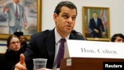 Дэвид Коэн.