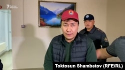 Алмазбек Бейшеналиев сот залында. 30-сентябрь.