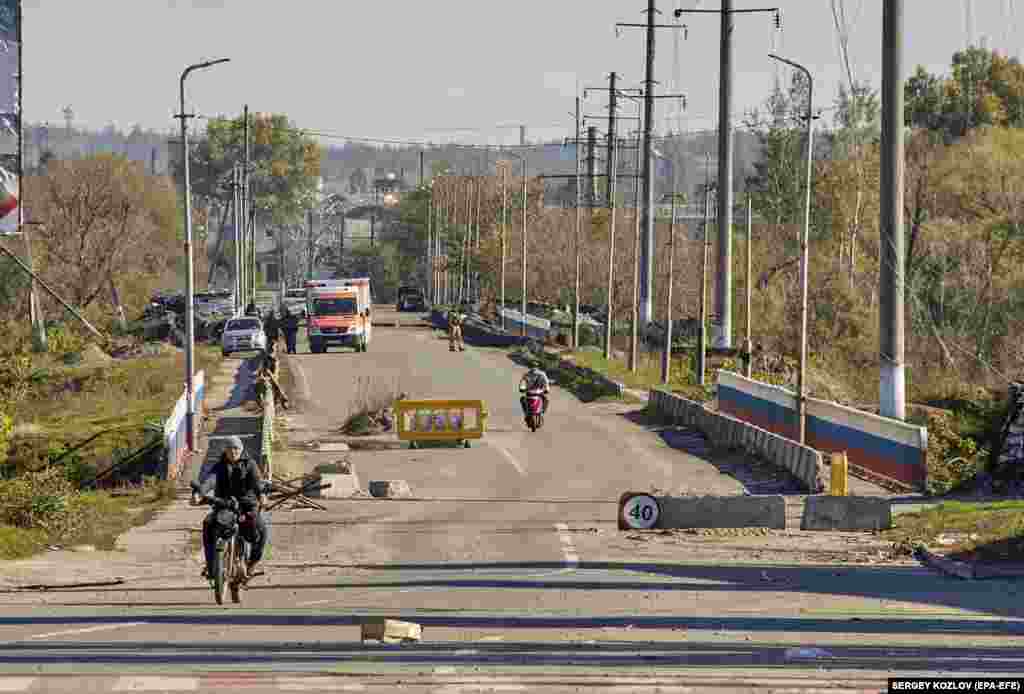 Situat la 50 de kilometri de granița cu Rusia, orașul ucrainean Kupiansk din nord-estul țării, a fost considerat un premiu pentru forțele rusești atunci când s-a predat în februarie, fără să se tragă vreun foc de armă.