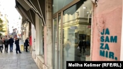 Графити во Сараево со порака „Мир“, 20 октомври 2021 година.