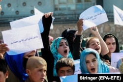 Women chanting during the October 21 protest.