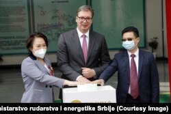 Președintele sârb, Alexandr Vucic, la ceremonia de inaugurare a unei mine de cupru-aur lângă orașul Bor, deținută de compania chineză Zijin Mining, prin subsidiara sa în Serbia, Zijin Mining Doo.