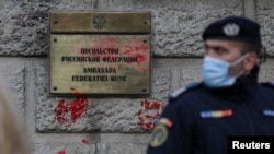 Табелата пред посолството на Русия в Букурещ