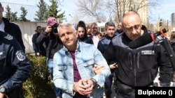 Николай Хаджигенов и Арман Бабикян бяха арестувани пред руското посолство в София