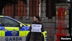 Протест пред руското посолство в Дъблин