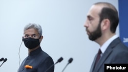 Հնդկաստանի և Հայաստանի արտգործնախարարներ Սուբրամանյամ Ջայշանկարը և Արարատ Միրզոյանը համատեղ ասուլիսում։