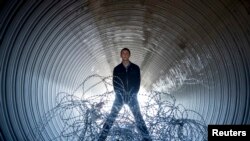 Militantul gay Vladislav Slavsky pozînd la Soci