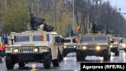 Imaginile cu defilarea blindatelor de Ziua Națională au devenit material pentru dezinformările propagate pe social media. 