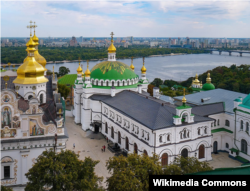 Трапезна церква Києво-Печерської лаври. Її разом з Успенським собором держава Україна повернула в свою власність після років оренди УПЦ (МП)