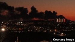 «Пожежа локалізується. Всі спецслужбі працюють на місці», написав губернатор області