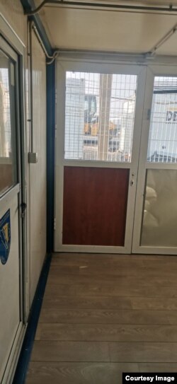 Prostorije na Aerodromu Sarajevo u koje su smješteni Čečeni. Fotografiju je RSE u Čečeniji poslao jedan od državljana koji je zaustavljen na ulasku u BiH.