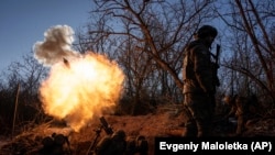 „Așa arată nebunia”: Rusia își intensifică asaltul la Bahmut, Ucraina ține piept