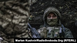 Український боєць на передовій російсько-української війни
