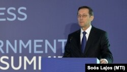 За словами Міхая Варги, Будапешт хоче почекати з цим рішенням до виборів президента Сполучених Штатів у листопаді