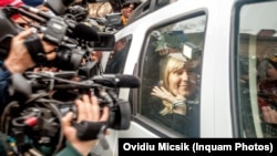 Fosta ministră Elena Udrea, după ce a fost reținută de DNA într-un dosar de corupție. Ca urmare a prescrierii faptelor, ea a scăpat de două dosare în care fusese condamnată de prima instanță.