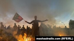 مظاهرچیانو د اکتوبر پر ۲۱مه له چارسدې سره نېږدې د اسلام اباد پر لوري تلونکې لویه لار تړلې وه. 