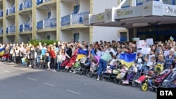 Десетки украинци излязоха на протест в Златни пясъци на 3 ноември.