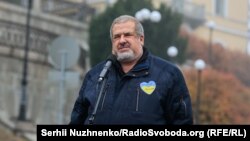 Голова Меджлісу кримськотатарського народу Рефат Чубаров заявив, що він «на боці казахського народу, який повстав проти свавілля та жадібності власної влади»