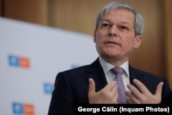 Europarlamentarul Dacian Cioloș a respins acuzațiile că nu și-a plătit cotizația la partid, subliniind că impunerea unei cotizații de 10% din venituri nu reprezintă o plată legală.