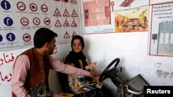 آرشیف، یک صنف آموزشی راننده‌گی خانم‌ها در کابل