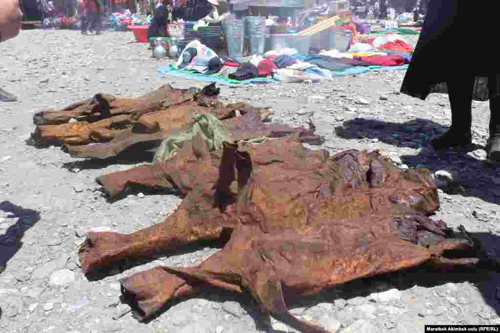 Чаначтар көлөмүнө жараша 1500 сомдон 6000 сомго чейин сатылат.