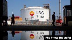 Un depozit de GNL în portul Rudong din China.