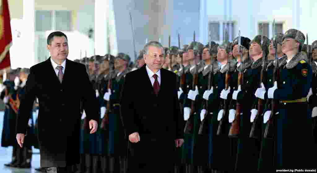 &nbsp;26-январда Өзбекстандын президенти Шавкат Мирзиёев&nbsp;Кыргызстанга мамлекеттик сапары менен келди. Бул сапардын алкагында эки өлкөнүн башчылары өз ара алака-катышты талкуулап, чек арага тиешелүү жана башка&nbsp;бир катар документтерге кол коюшкан.&nbsp;