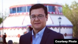 Мурдагы дипломат Азат Эркебаев.