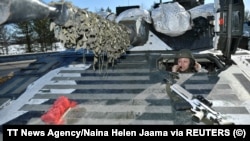 Armata suedeză în cursul unor manevre recente (foto arhivă)