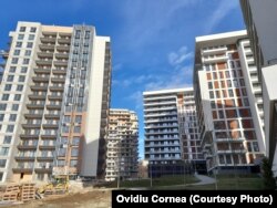 Prețul mediu solicitat în prezent pentru un apartament la Cluj este de peste 2.400 de euro pe metru pătrat. Prețul tranzacțiilor este de regulă cu 200-300 de euro / mp mai mic. Fotografie ilustrativă, cu blocuri noi din oraș.