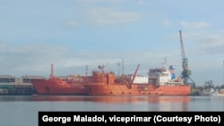 Incendiul care a izbucnit – în urma unei lovituri rusești cu dronă – pe o navă care căra GLP pe bratul Chilia al Dunării a fost stins la mai mult de 24 de ore de la incident.