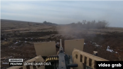 Висота MaxxPro – під три метри. На машині встановлено великокаліберний кулемет «Браунінг»