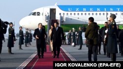 Садыр Жапаров менен Шавкат Мирзиёев